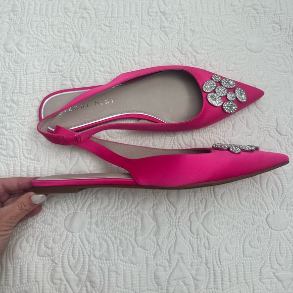 New Gianni Bini Hot Pink Pointed Slingback Flats with Crystal Embellishments - Picture 2 of 5